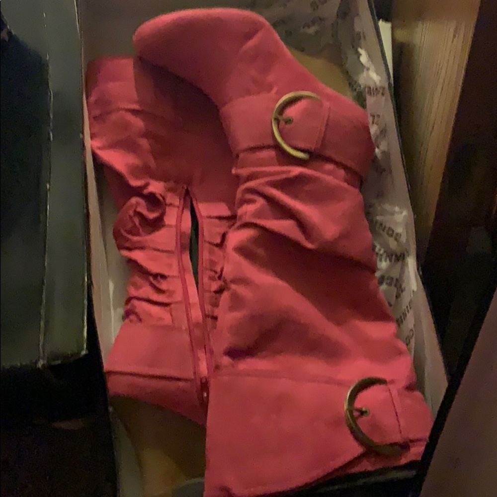 Coral wedge boots